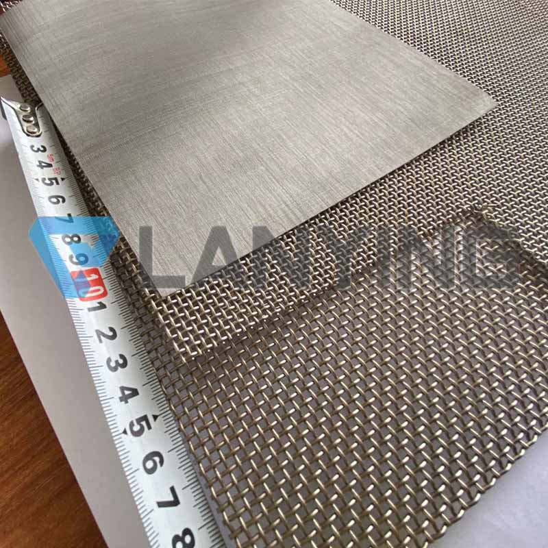 Why wire mesh farbic surface is not flat? How to prevent it?